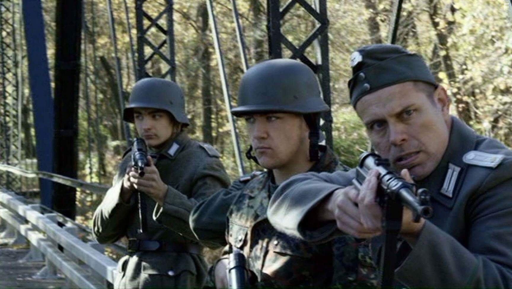 John R Grounds and Dominic Alvey in Operation Dunkirk (2017)