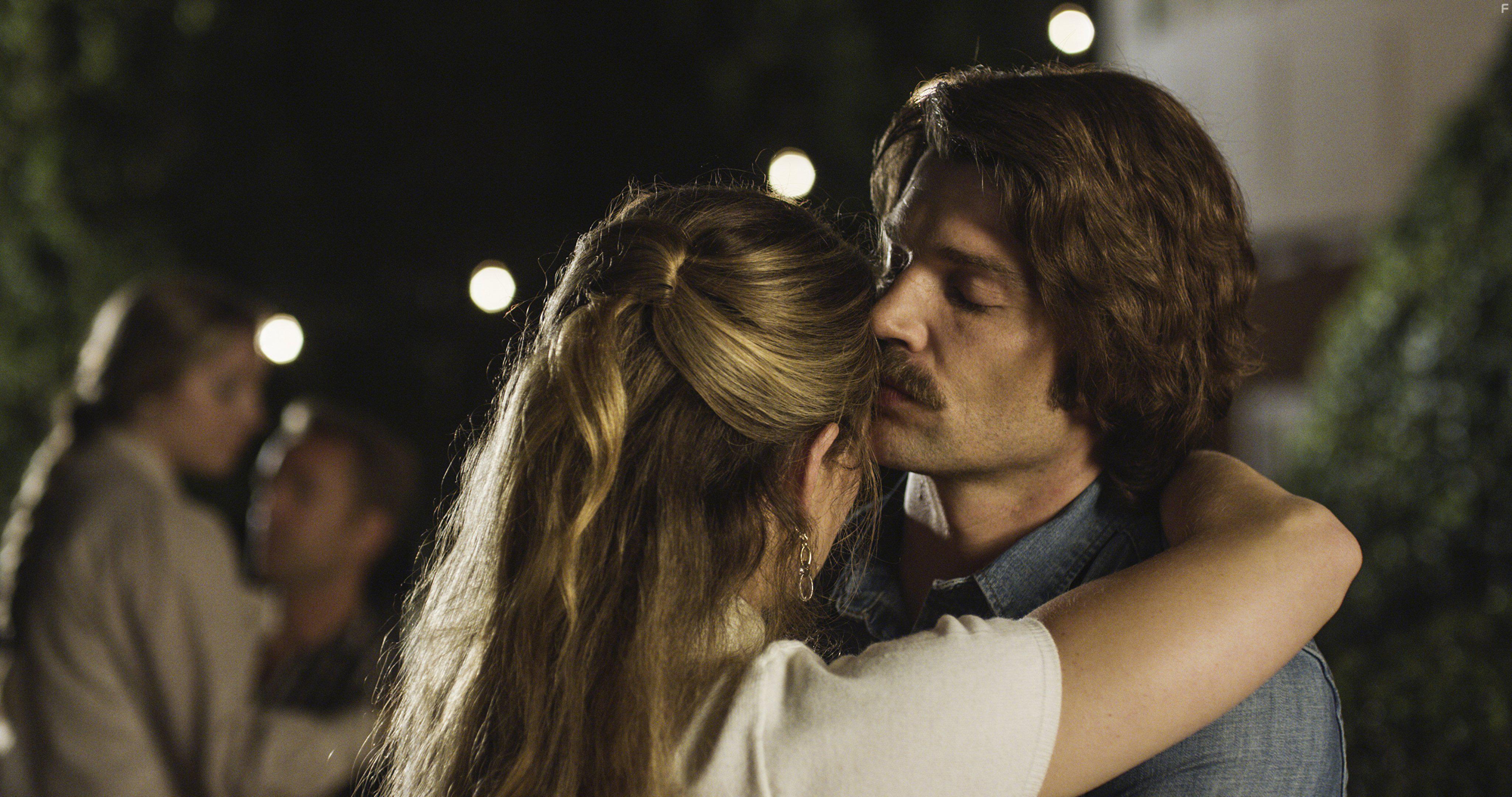 Erika Christensen and Mike Vogel in The Case for Christ (2017)