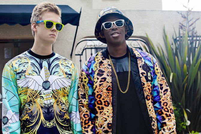 Caspar Lee and Olajide Olatunji in Laid in America (2016)