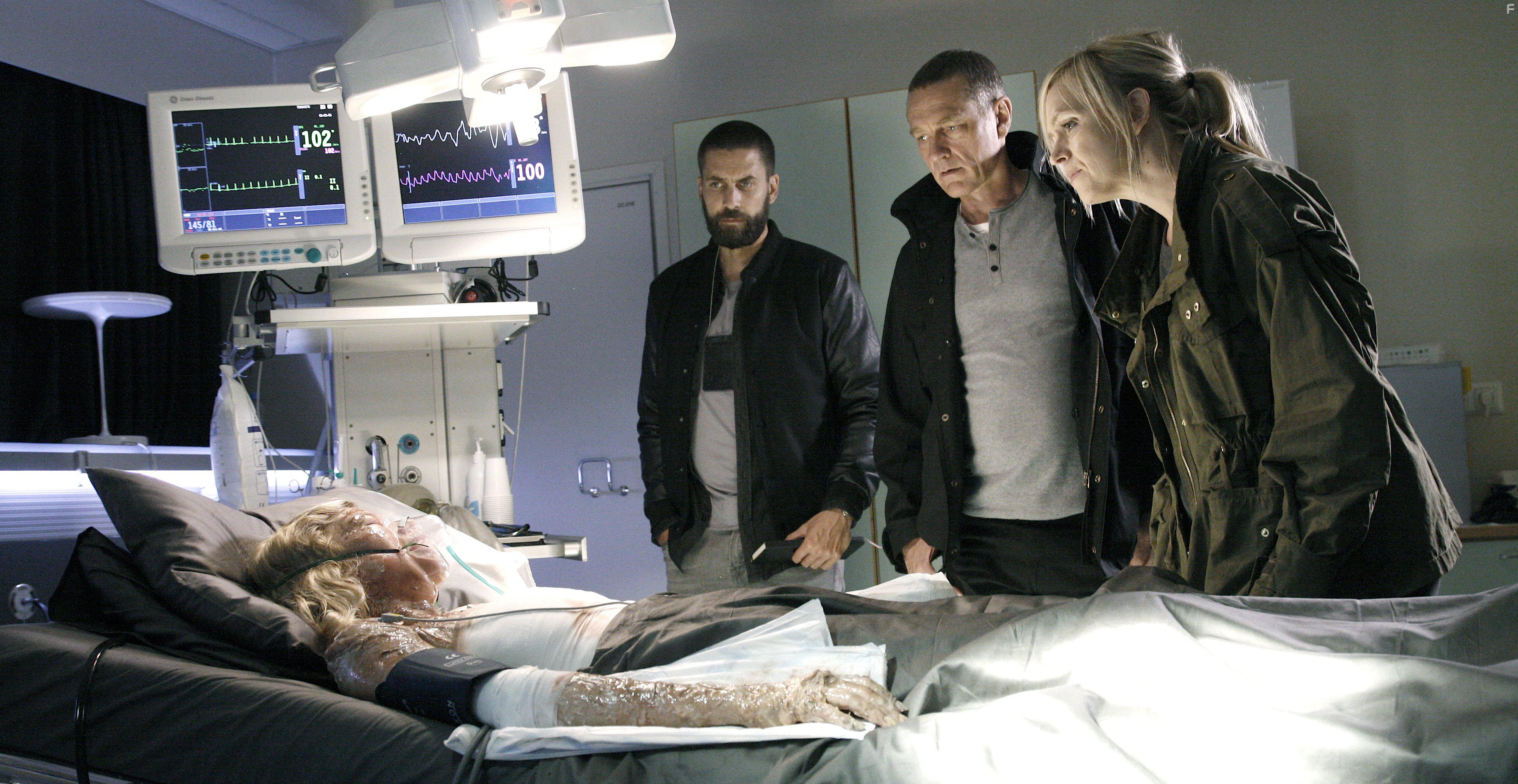 Anu Sinisalo, Ville Virtanen, and Ilkka Villi in Sorjonen (2016)