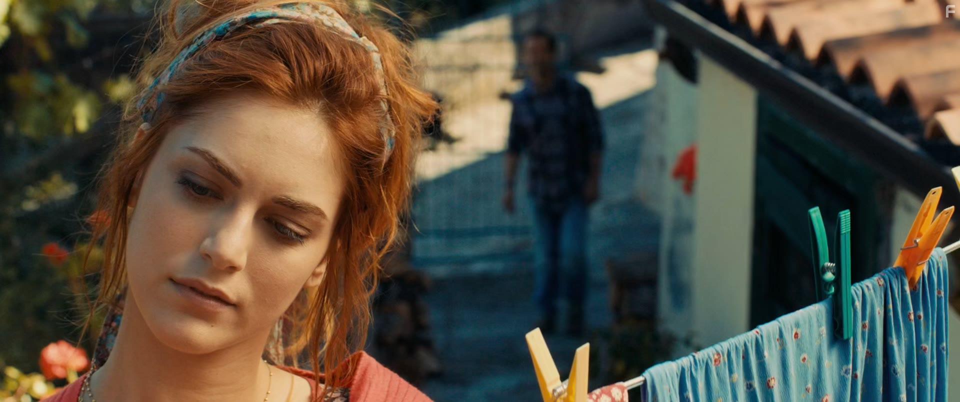 Miriam Leone in Un paese quasi perfetto (2016)