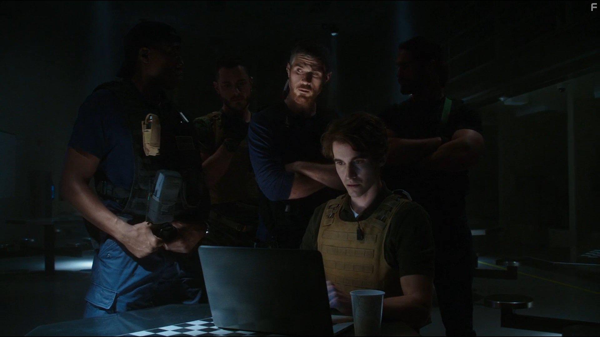 Wesley Snipes, Dave Annable, Kyle Clements, Colby Lopez, and Morgan Roberts in Armed Response (2017)