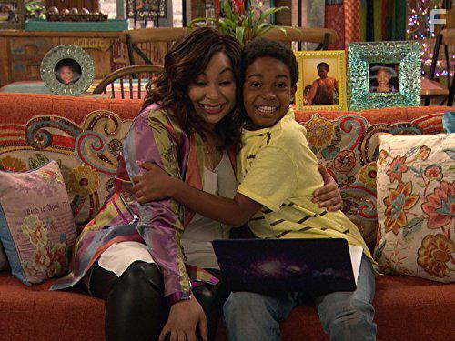 Raven-Symon and Issac Ryan Brown in Raven's Home (2017)