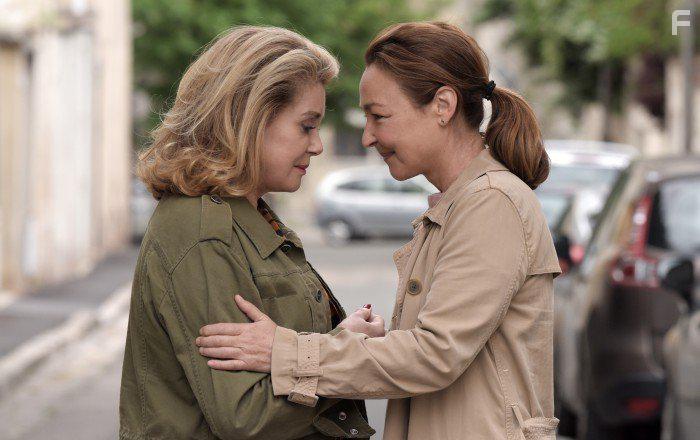 Catherine Deneuve and Catherine Frot in Sage femme (2017)