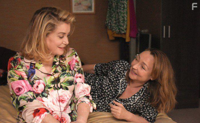 Catherine Deneuve and Catherine Frot in Sage femme (2017)