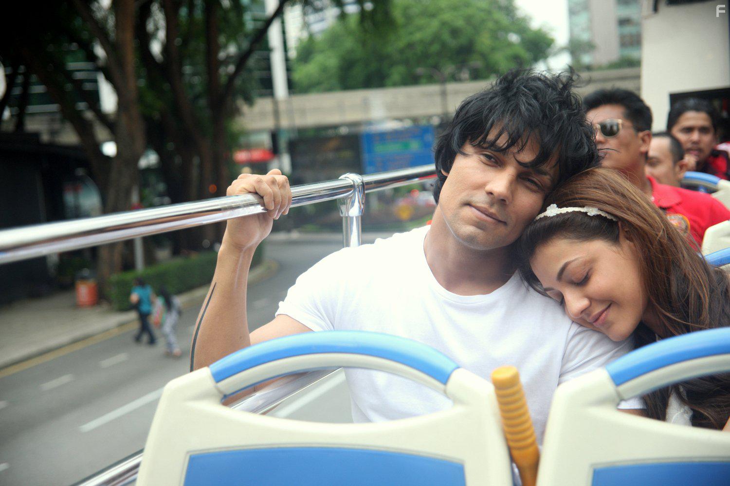 Randeep Hooda and Kajal Aggarwal in Do Lafzon Ki Kahani (2016)