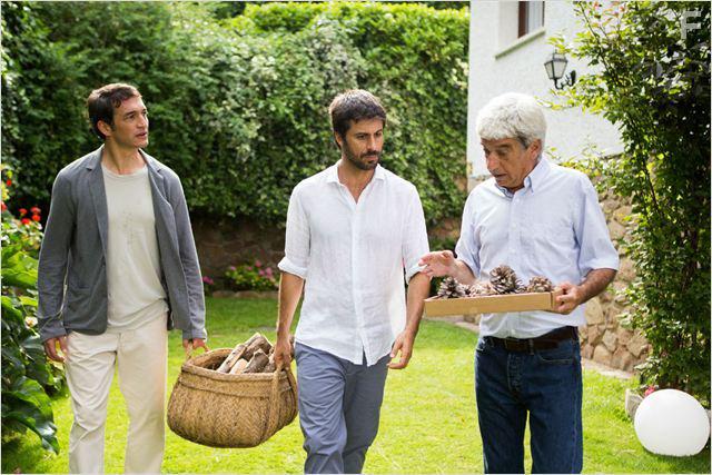 scar Ladoire, Hugo Silva, and Ilay Kurelovic in Tenemos que hablar (2016)