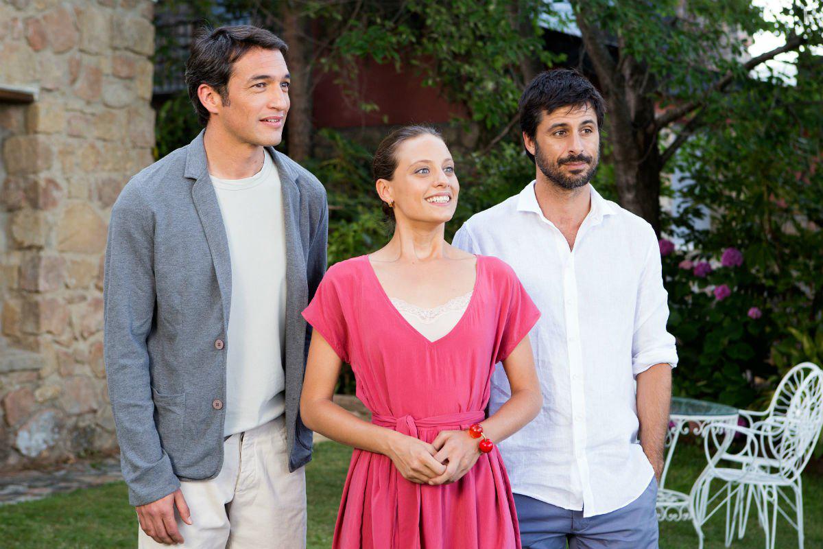 Michelle Jenner, Hugo Silva, and Ilay Kurelovic in Tenemos que hablar (2016)