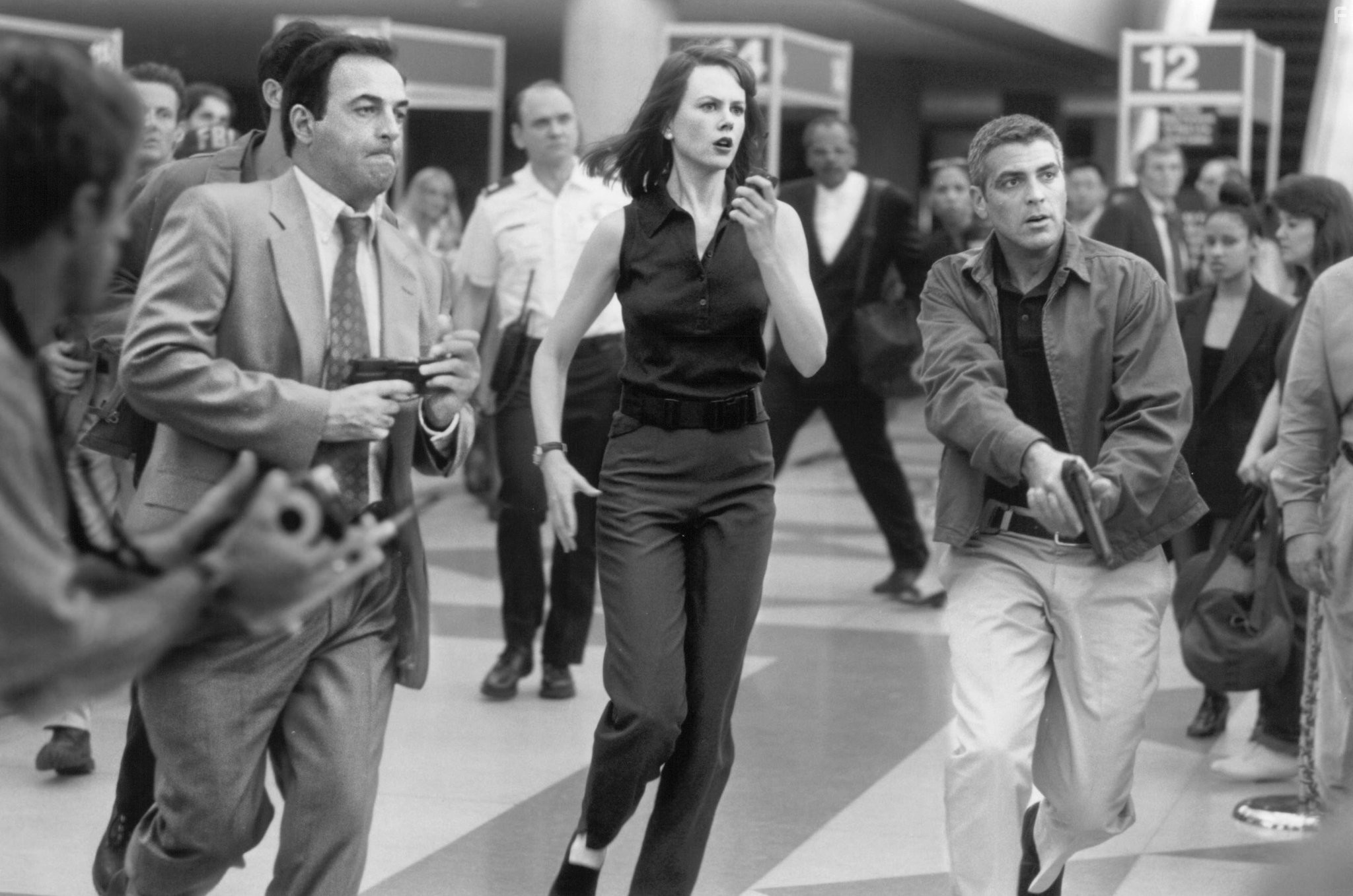 George Clooney and Nicole Kidman in Миротворец (1997)