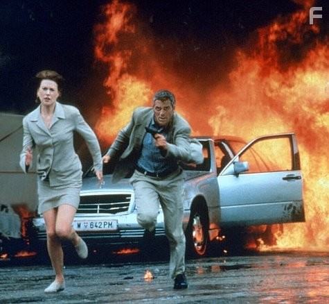 George Clooney and Nicole Kidman in Миротворец (1997)