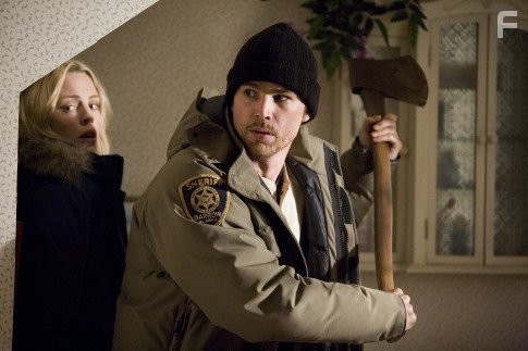 Josh Hartnett and Melissa George in 30 Дней ночи (2007)