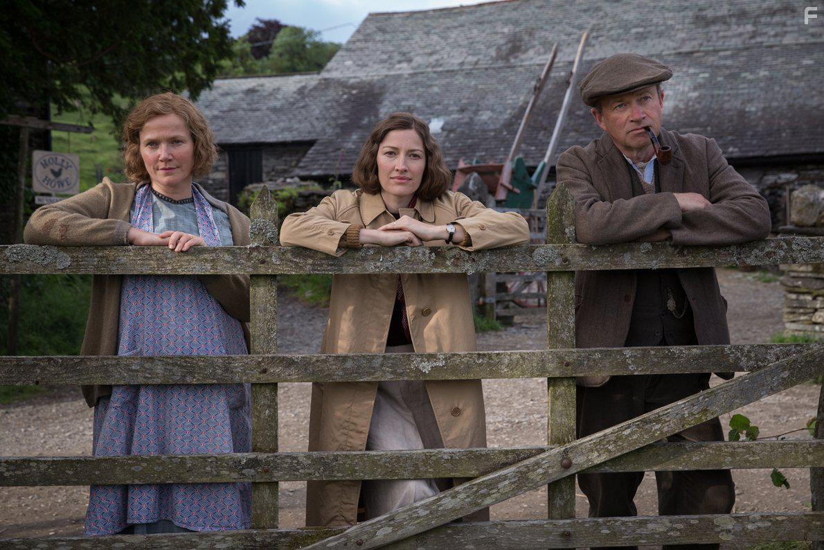 Harry Enfield, Kelly Macdonald, and Jessica Hynes in Swallows and Amazons (2016)