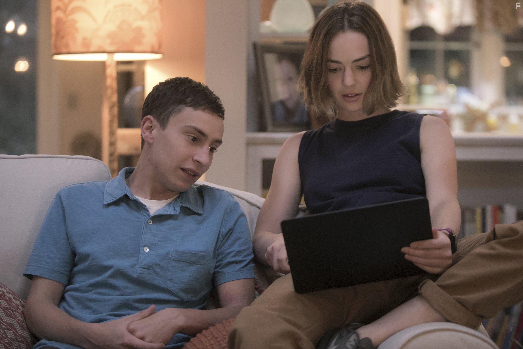 Keir Gilchrist and Brigette Lundy-Paine in Atypical (2017)