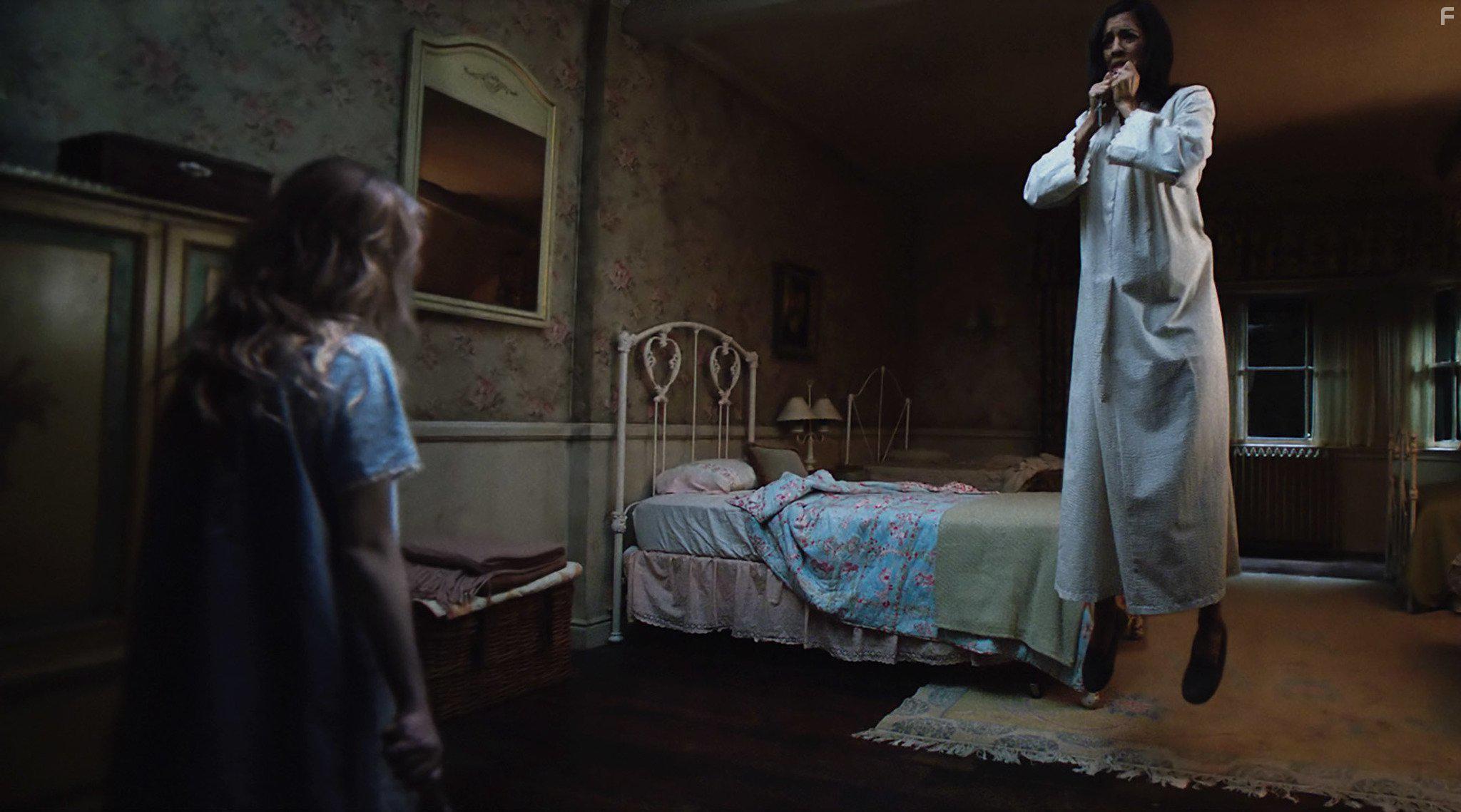 Stephanie Sigman and Talitha Bateman in Annabelle: Creation (2017)