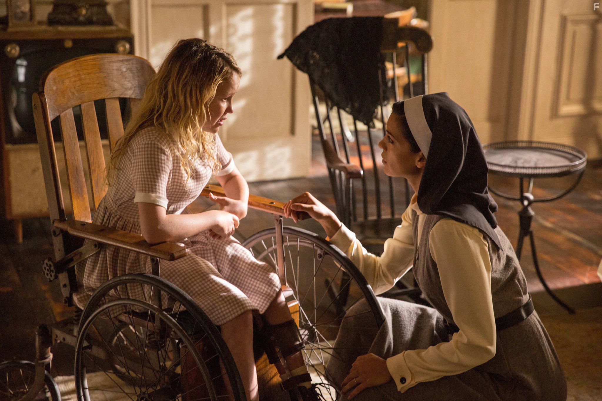 Stephanie Sigman and Talitha Bateman in Annabelle: Creation (2017)