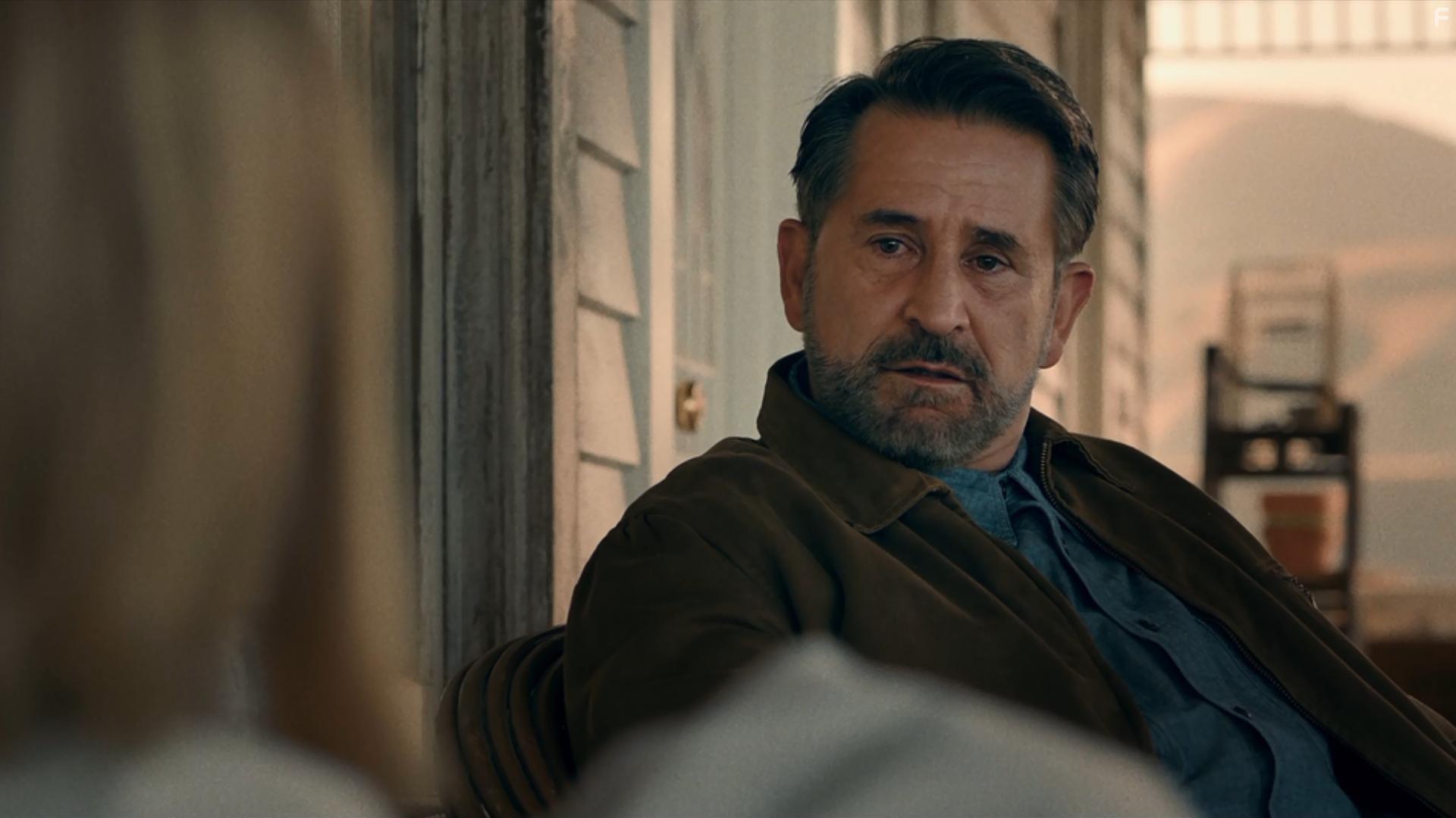 Anthony LaPaglia in Annabelle: Creation (2017)
