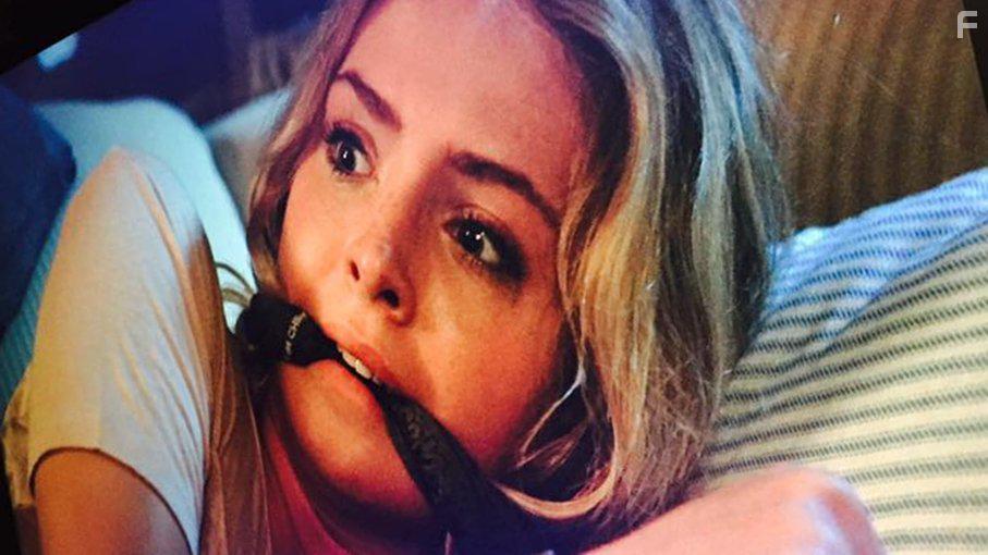 Saxon Sharbino in Hunter's Cove (2017)