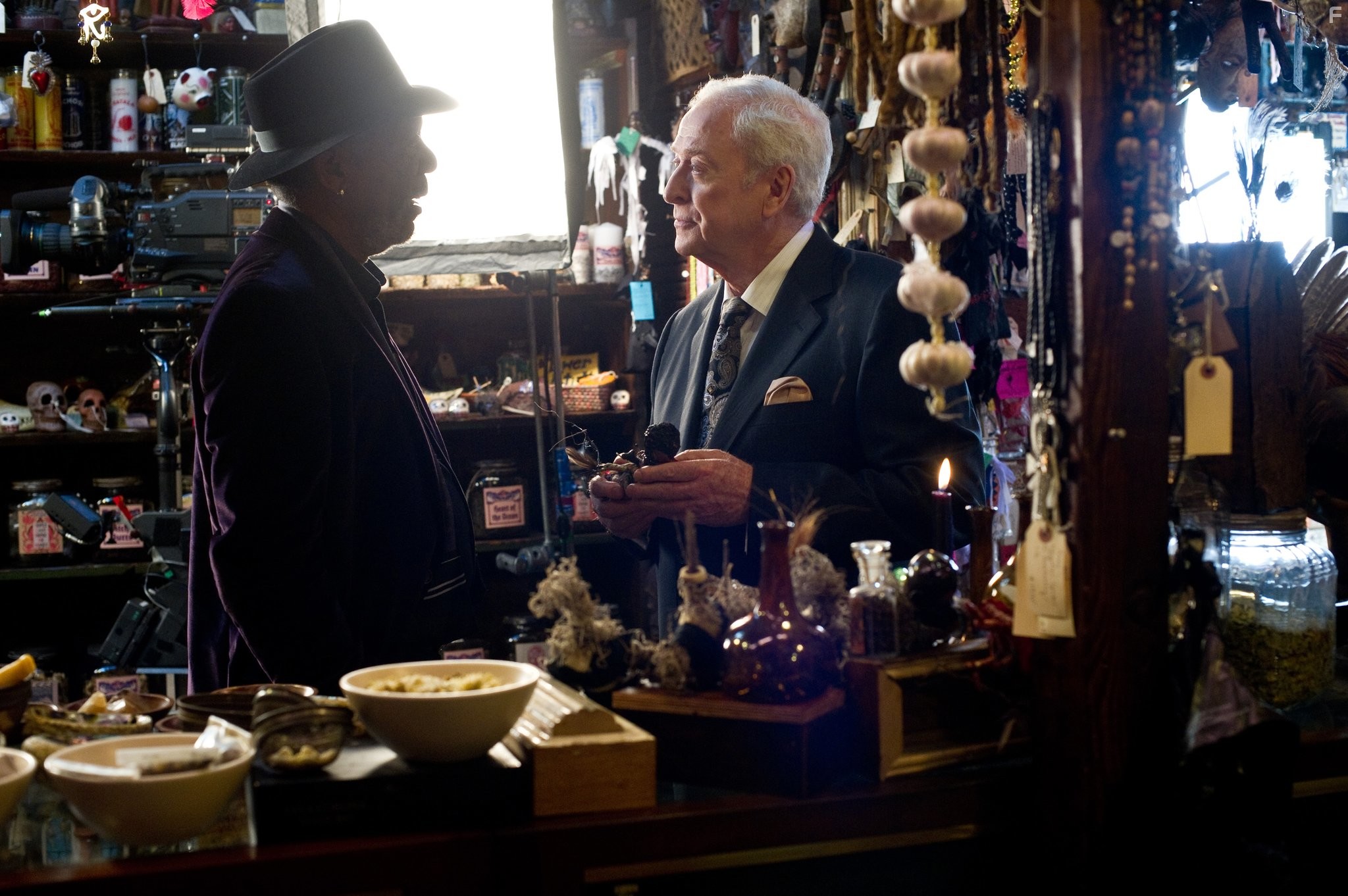 Morgan Freeman and Michael Caine in Иллюзия обмана (2013)