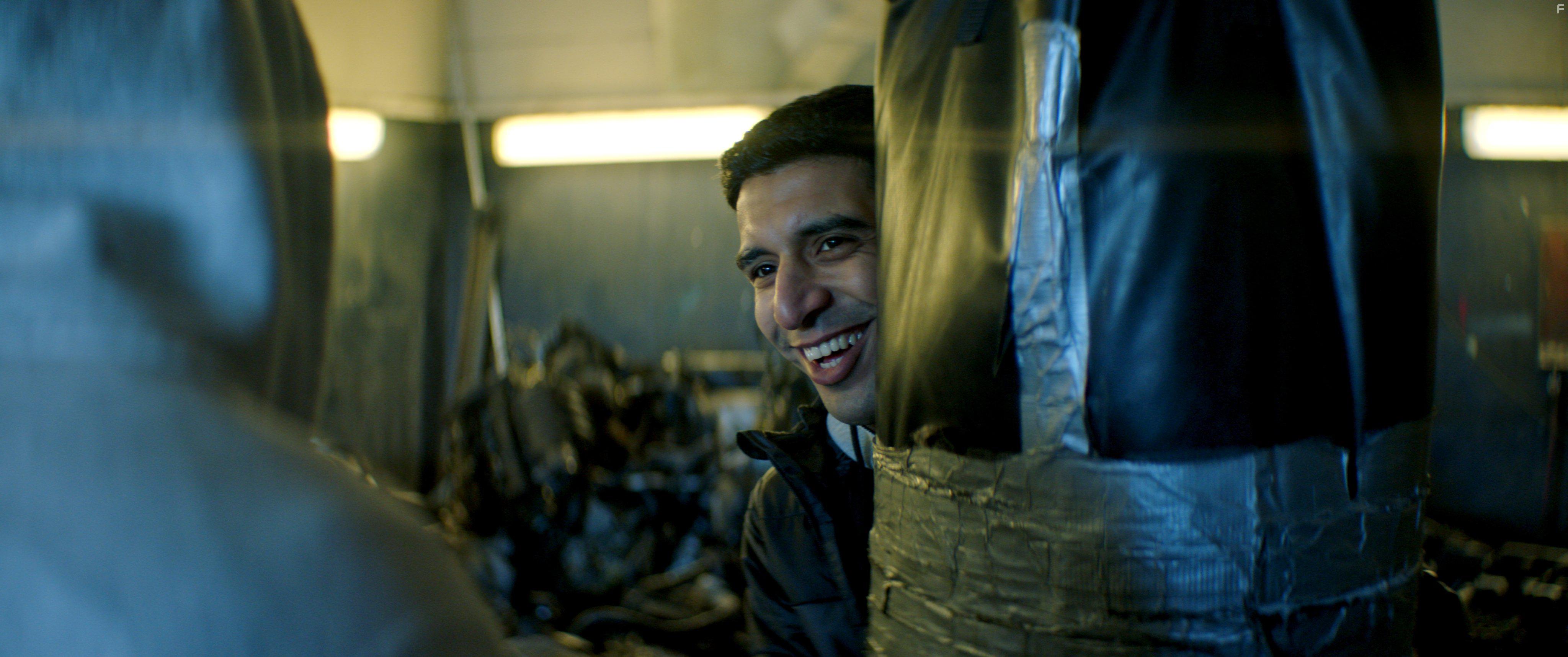 Dar Salim and Dulfi Al-Jabouri in Underverden (2017)