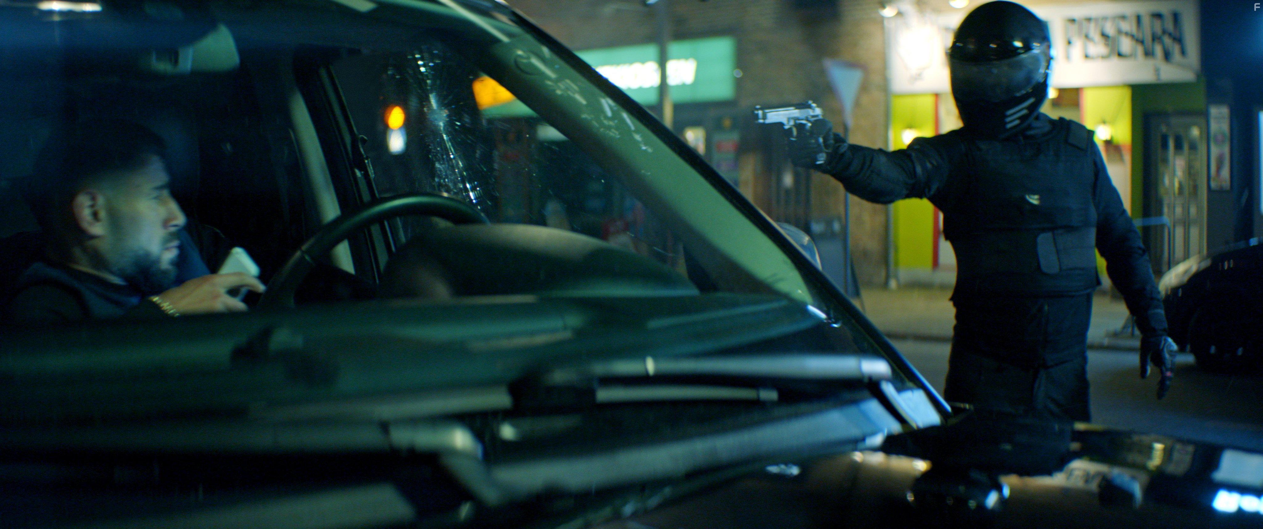 Dar Salim and Ali Sivandi in Underverden (2017)