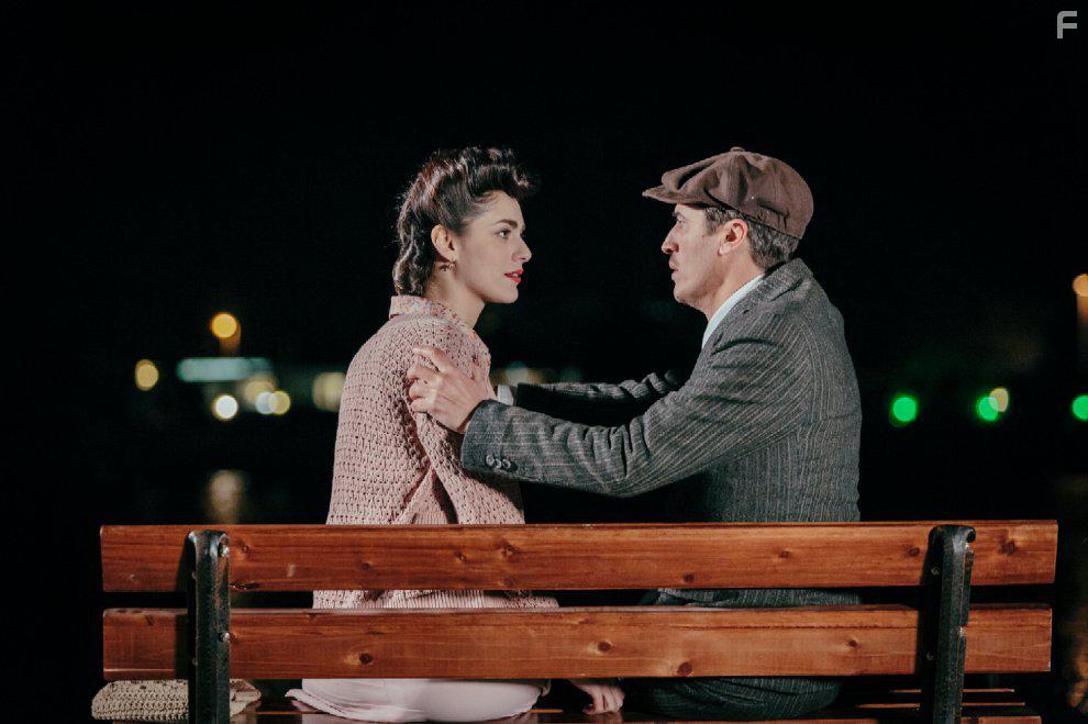 Miriam Leone and Pif in In guerra per amore (2016)