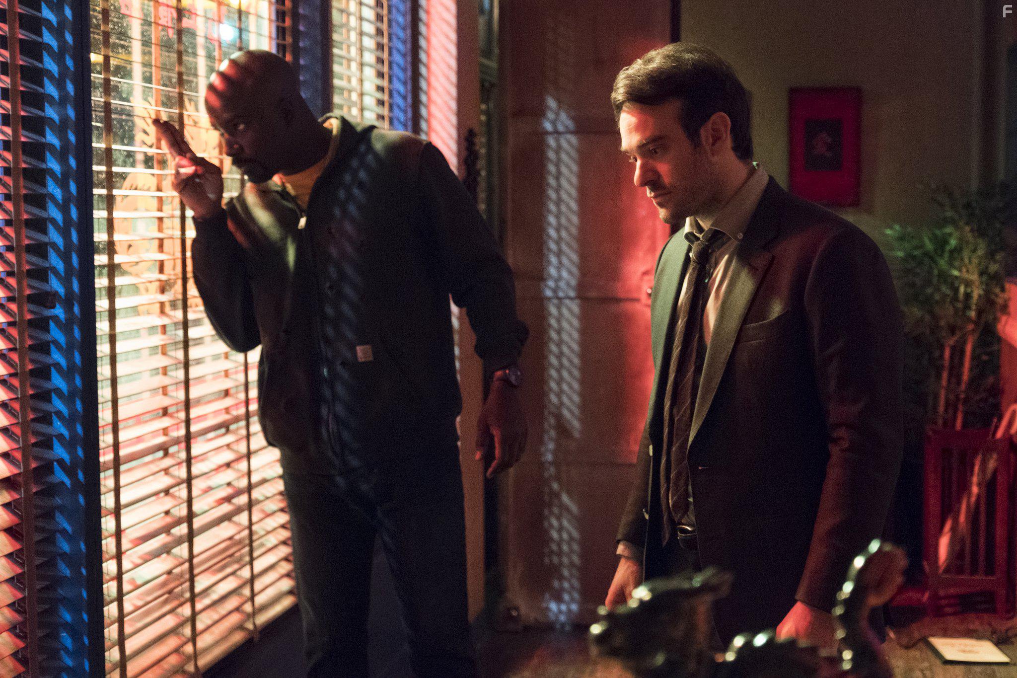 Charlie Cox and Mike Colter in The Defenders (2017)