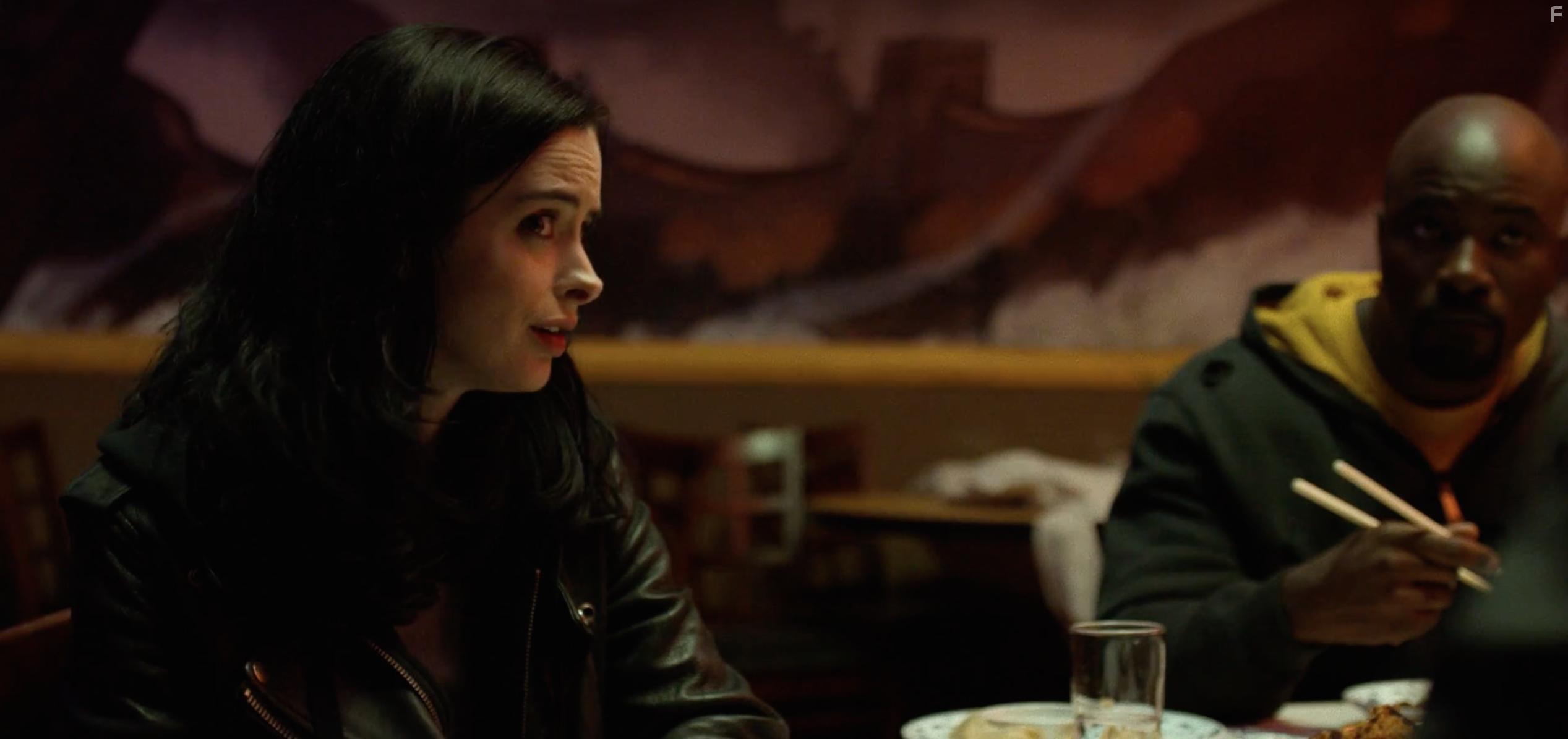 Krysten Ritter and Mike Colter in The Defenders (2017)
