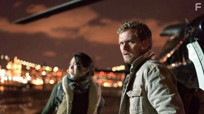Finn Jones and Jessica Henwick in The Defenders (2017)