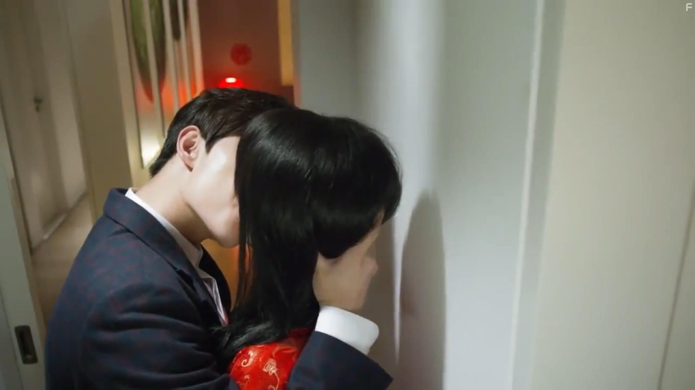 Yang Yang and Shuang Zheng in Love O2O (2016)