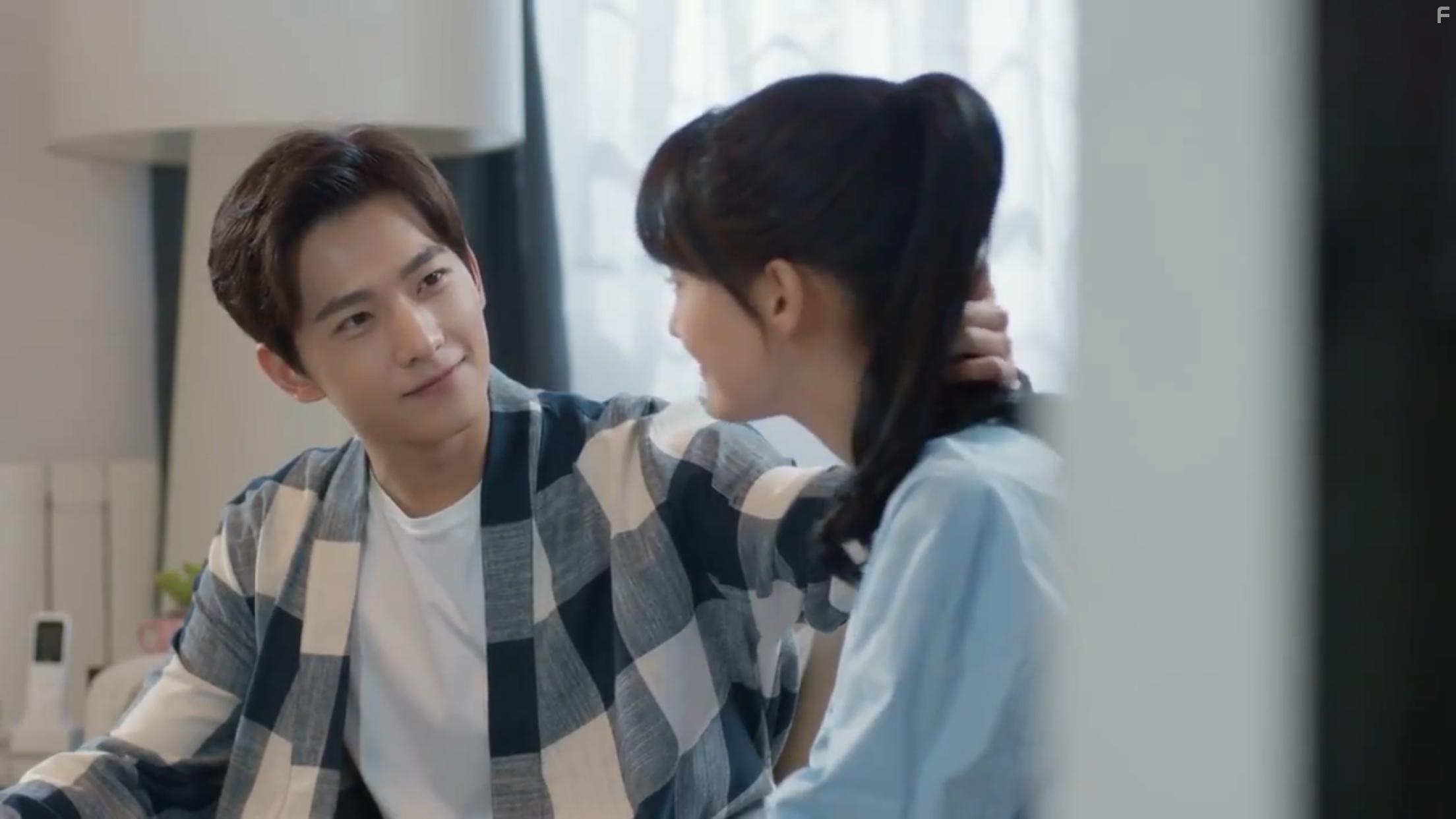 Yang Yang and Shuang Zheng in Love O2O (2016)