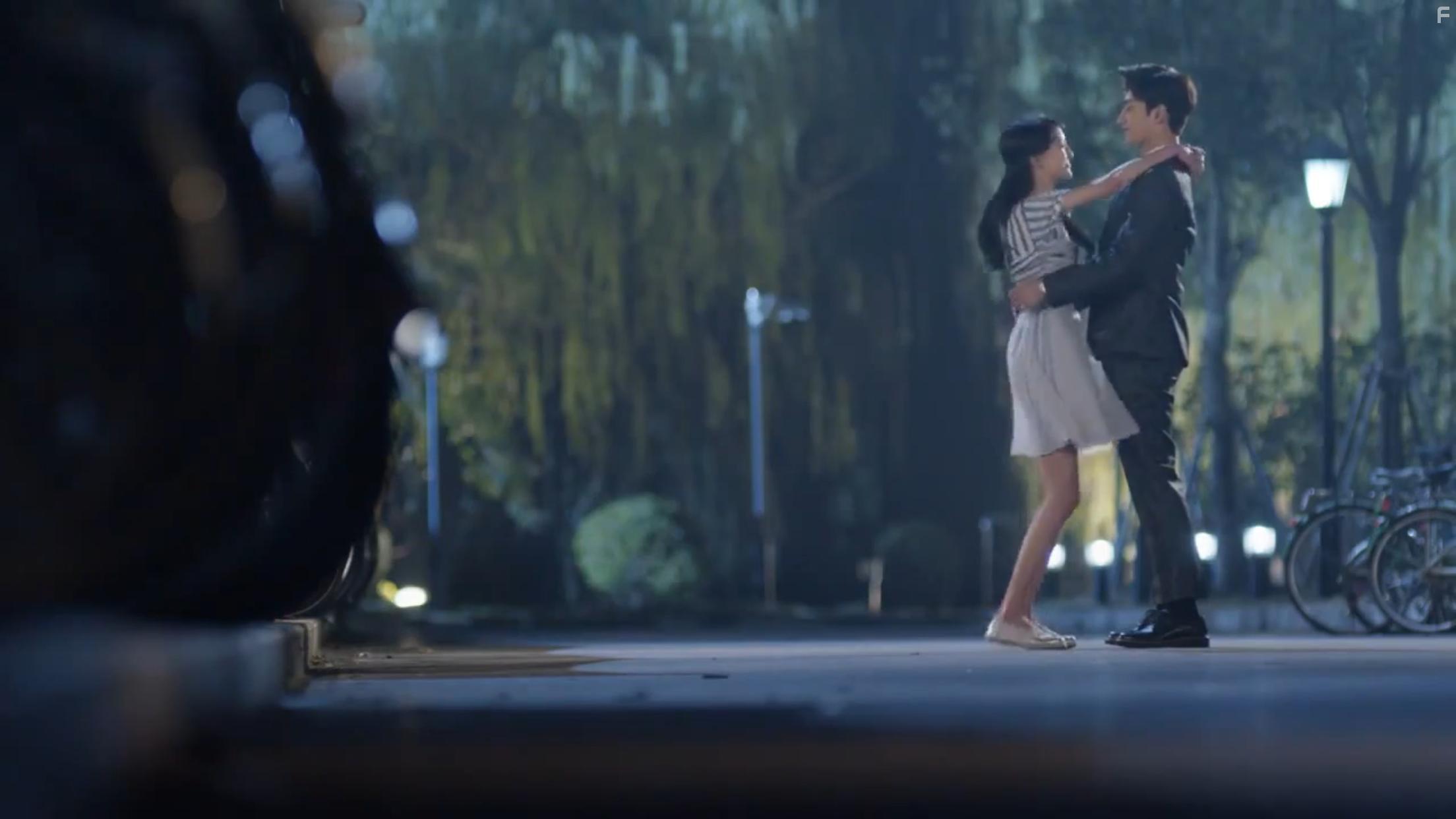 Yang Yang and Shuang Zheng in Love O2O (2016)