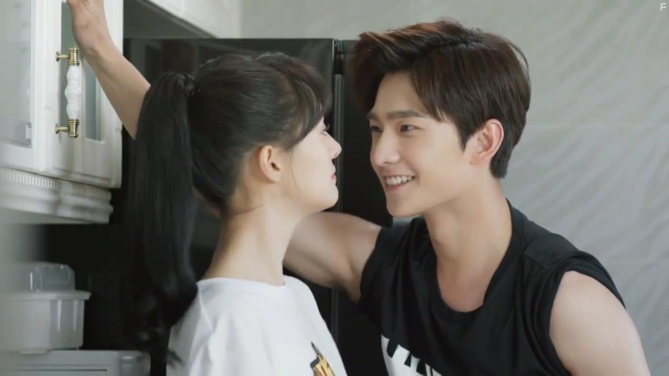 Yang Yang and Shuang Zheng in Love O2O (2016)