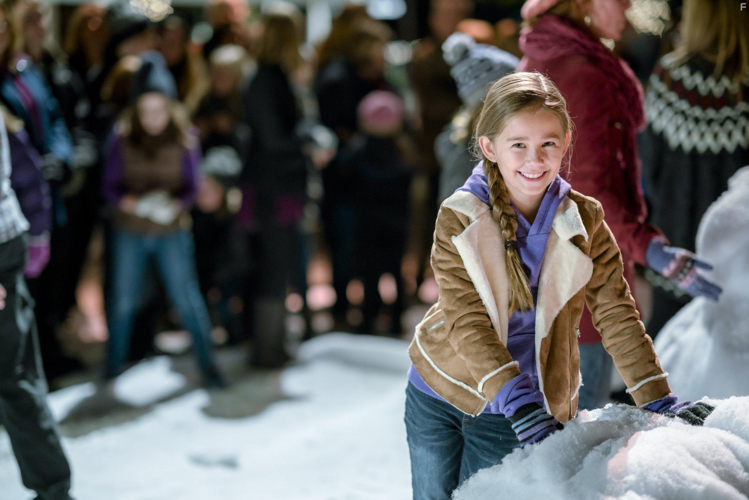 Brooklyn Rae Silzer in Christmas in Homestead (2016)