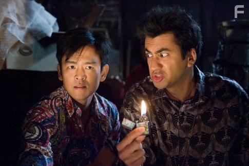 John Cho and Kal Penn in Гарольд и Кумар: Побег из Гуантанамо (2008)