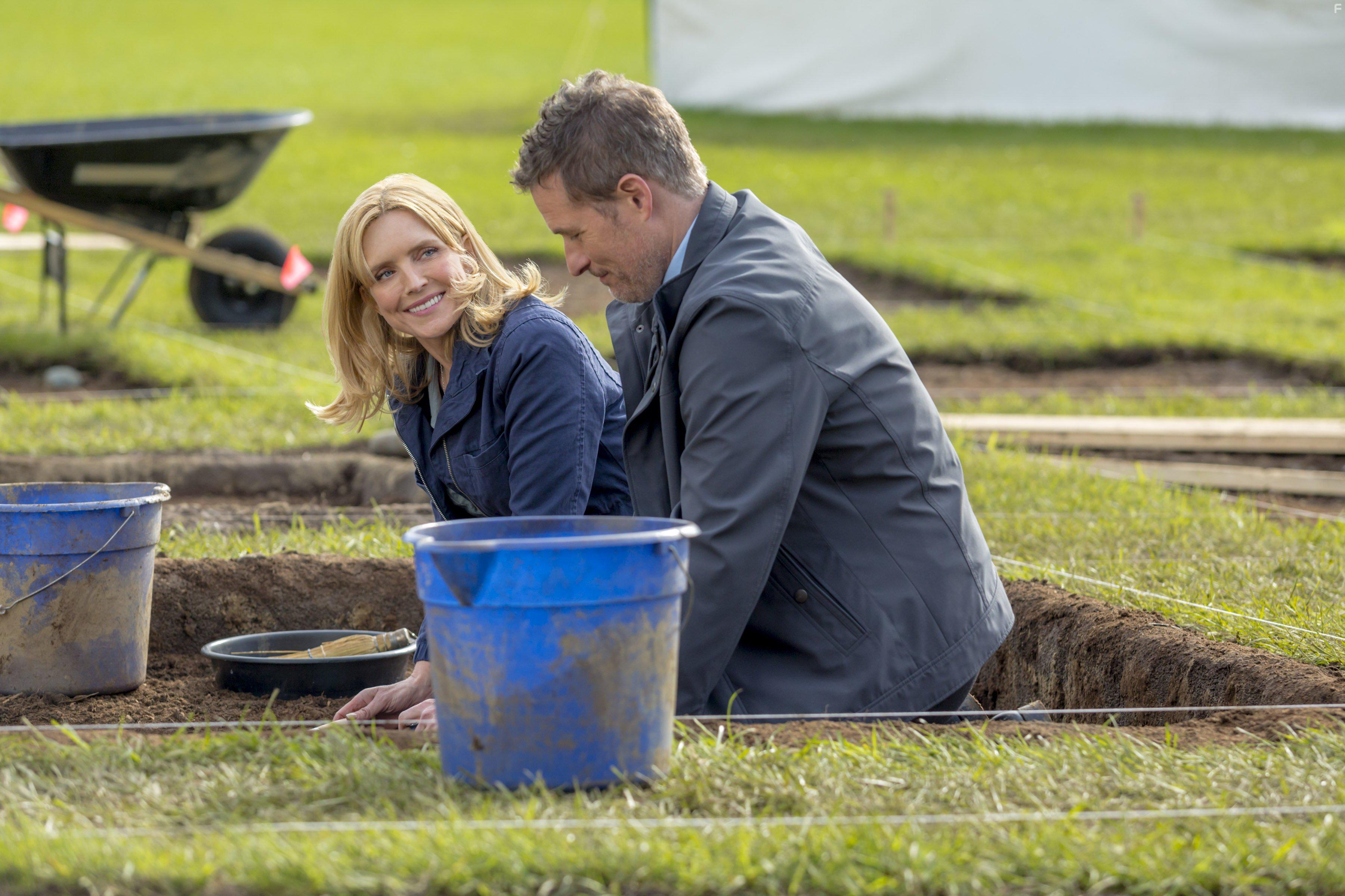 Courtney Thorne-Smith in Site Unseen: An Emma Fielding Mystery (2017)