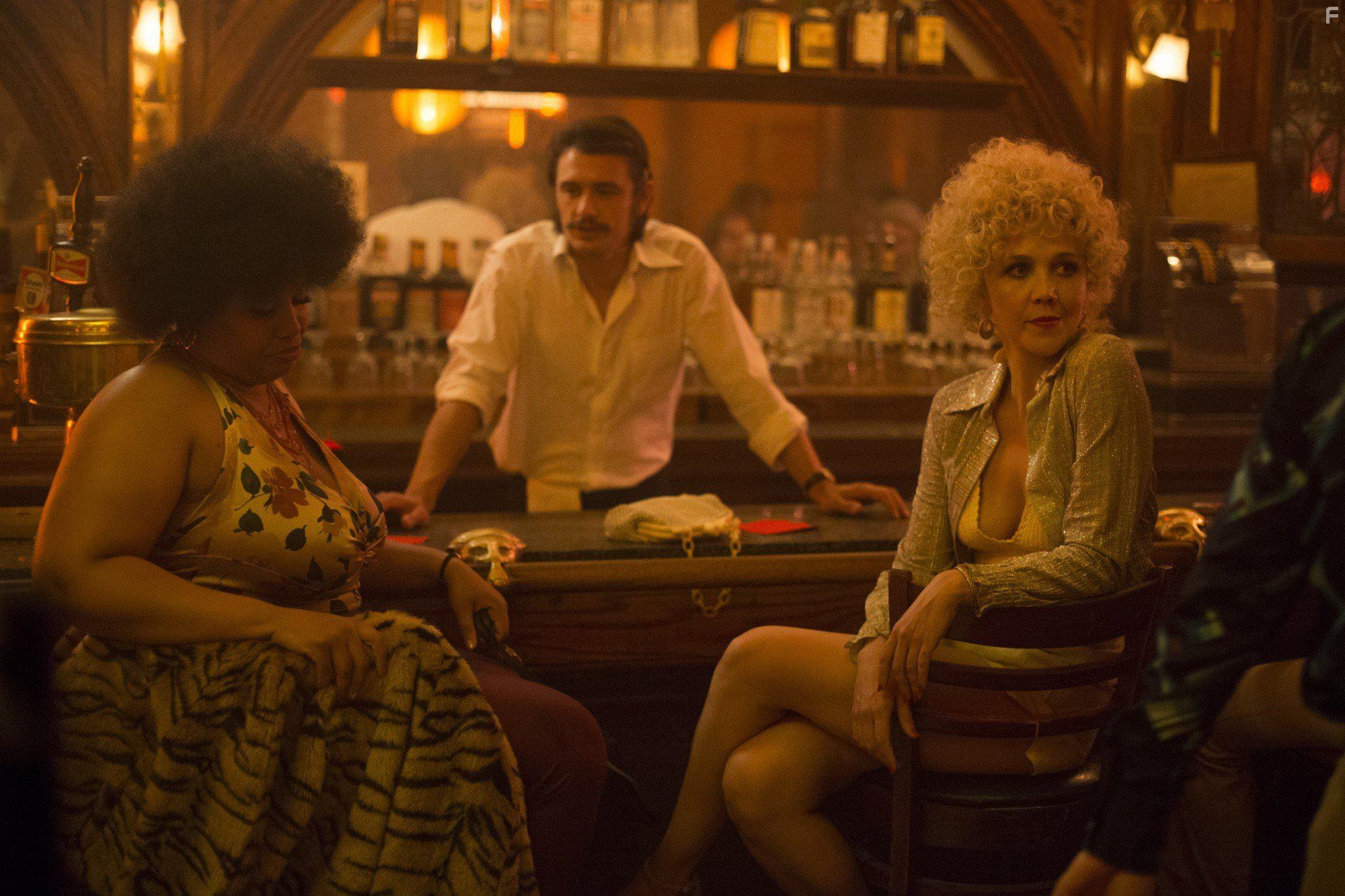 James Franco, Maggie Gyllenhaal, and Pernell Walker in The Deuce (2017)