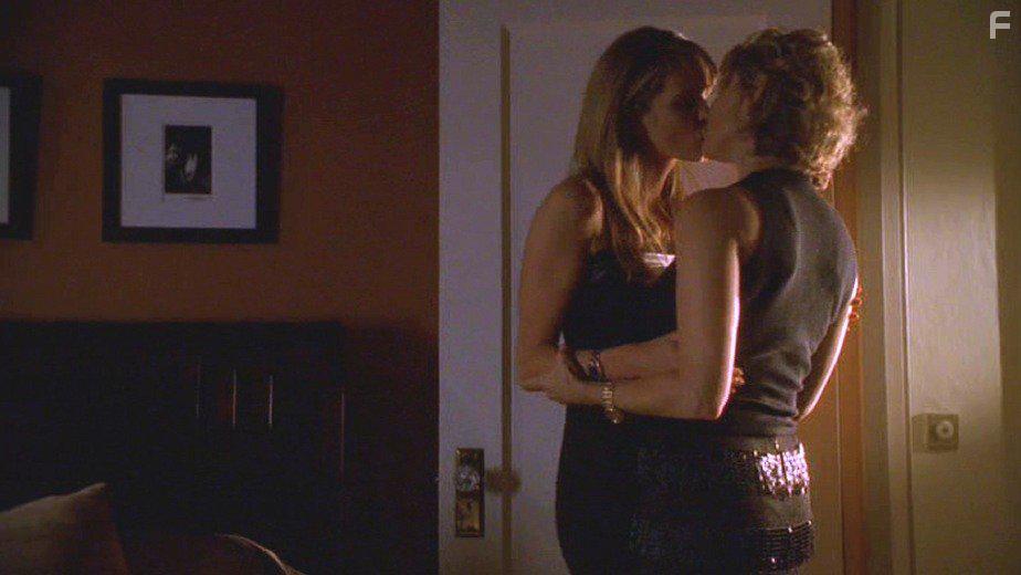 Elle Macpherson and Kate Capshaw in A Girl Thing (2001)