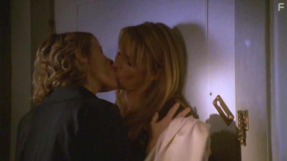 Elle Macpherson and Kate Capshaw in A Girl Thing (2001)