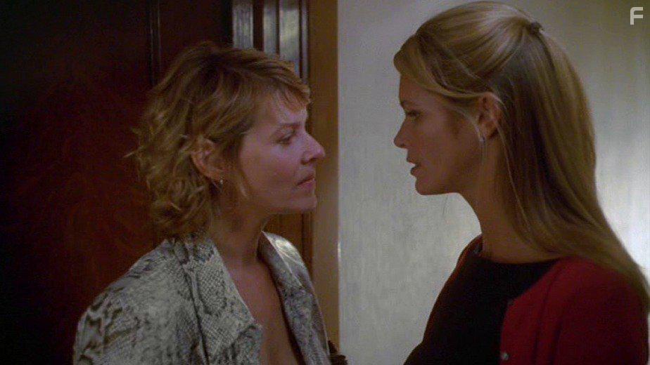 Elle Macpherson and Kate Capshaw in A Girl Thing (2001)