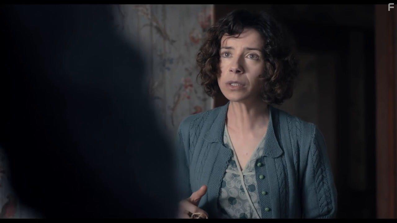 Zachary Bennett and Sally Hawkins in Maudie (2016)