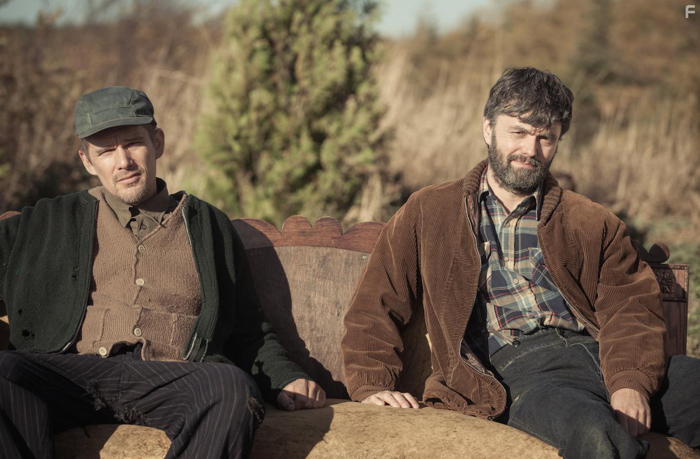 Ethan Hawke and Billy MacLellan in Maudie (2016)