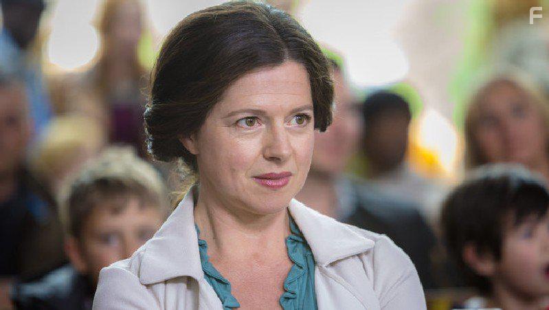 Jennifer-Juniper Angeli in Pumpkin Pie Wars (2016)