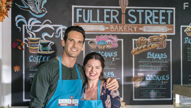 Jennifer-Juniper Angeli and Eric Aragon in Pumpkin Pie Wars (2016)