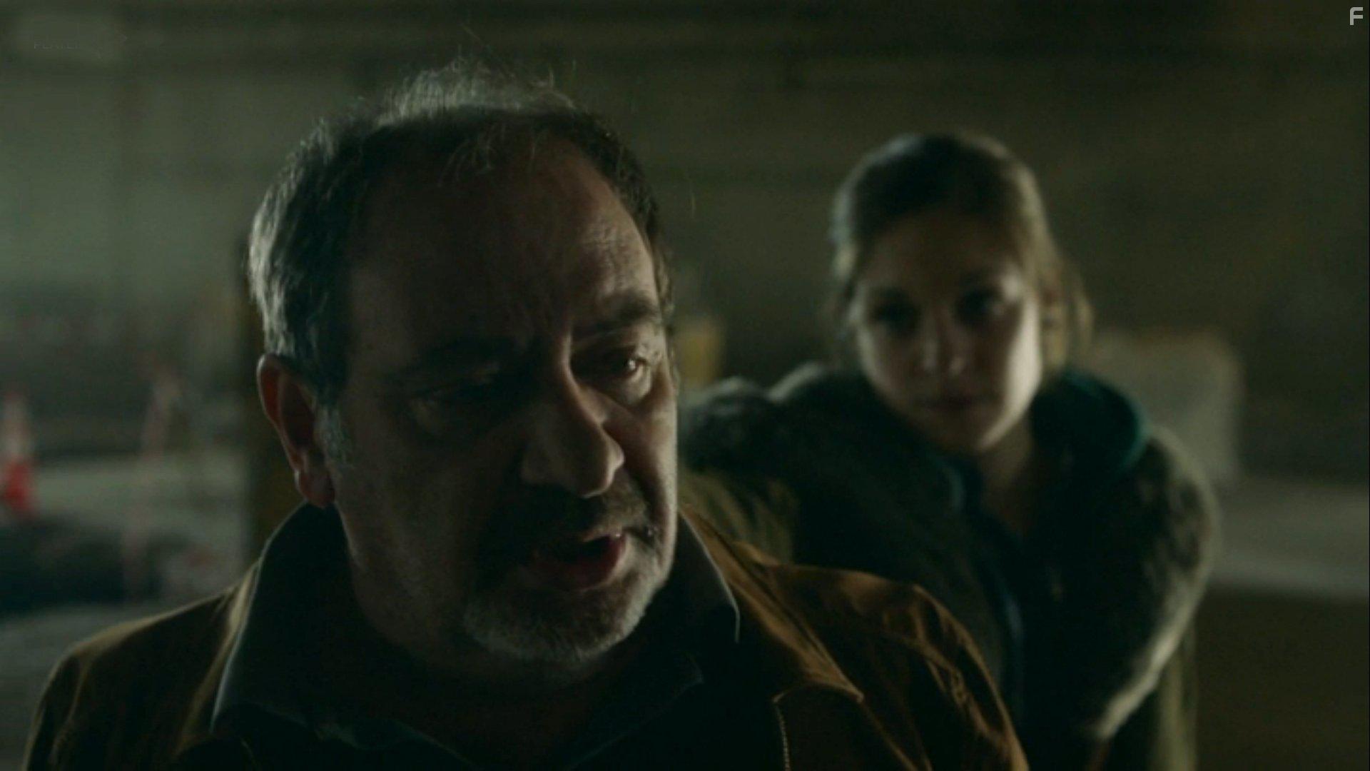 Manel Dueso and Meritxell Calvo in Pulsaciones (2016)