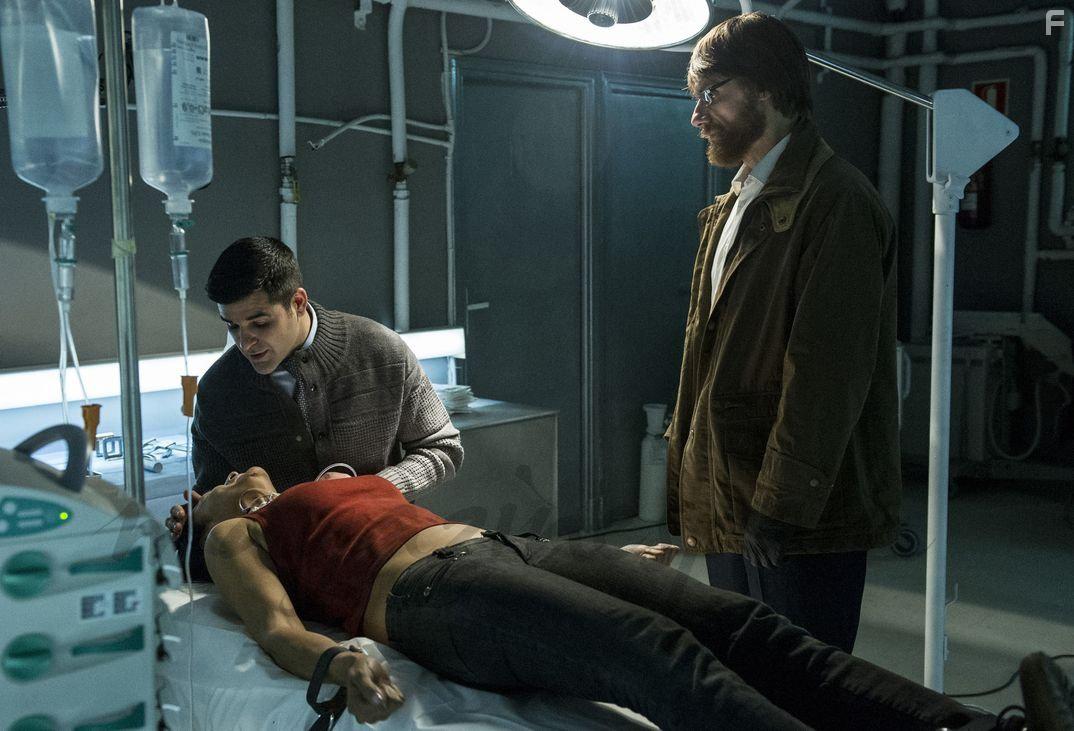 Javier Lara, Alberto Berzal, and Lina Forero in Pulsaciones (2016)