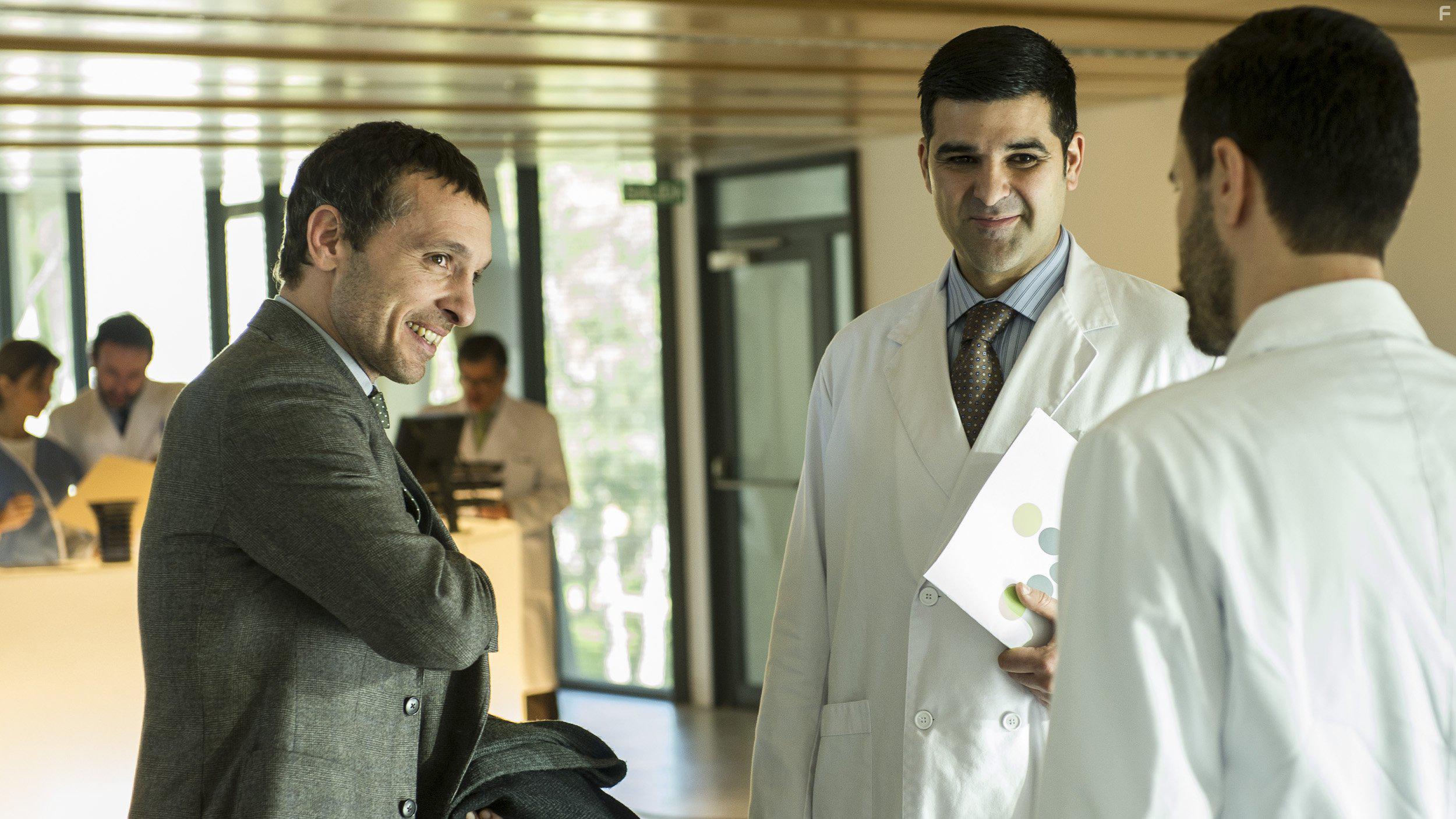 Aitor Merino, Javier Lara, and Pablo Derqui in Pulsaciones (2016)