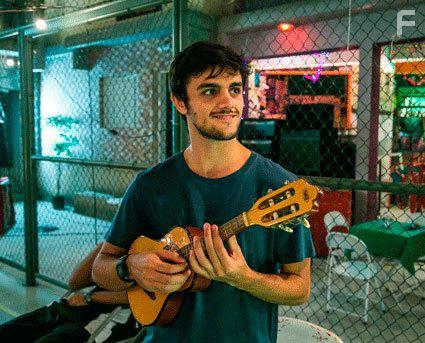 Felipe Simas in Totalmente Demais (2015)