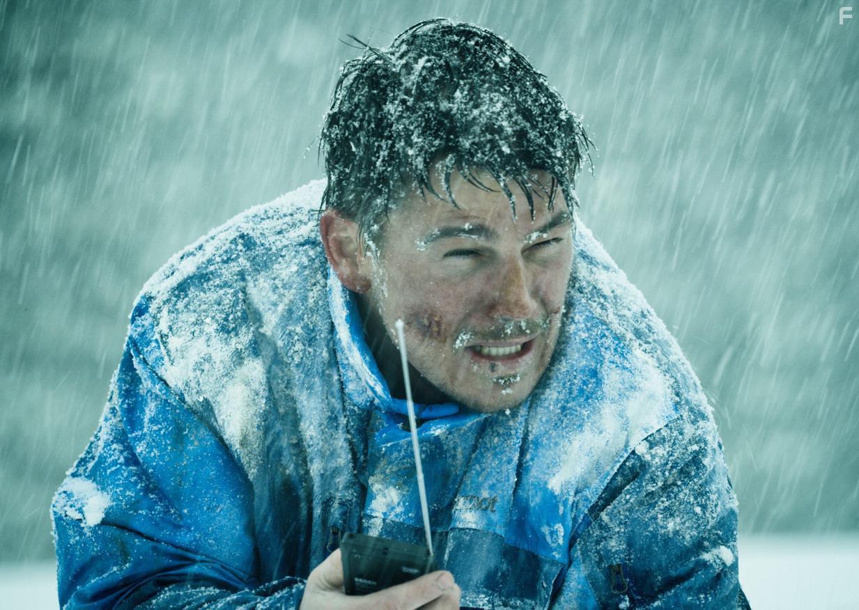 Josh Hartnett in 6 Below: Miracle on the Mountain (2017)
