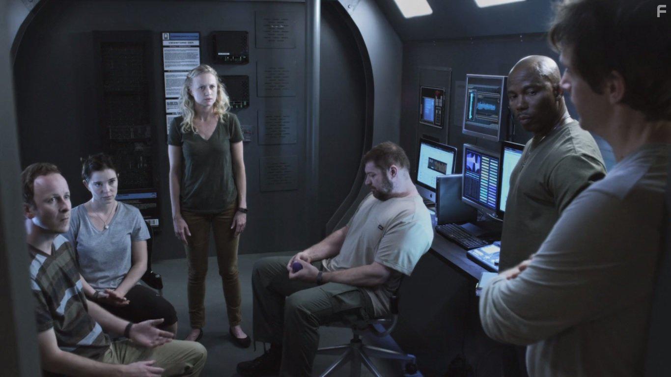 Jack Davenport, Brad William Henke, Erik King, Marguerite Moreau, Anna Lise Phillips, and Christopher Redman in The Tank (2017)