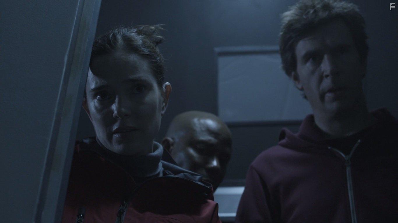 Jack Davenport, Erik King, and Marguerite Moreau in The Tank (2017)